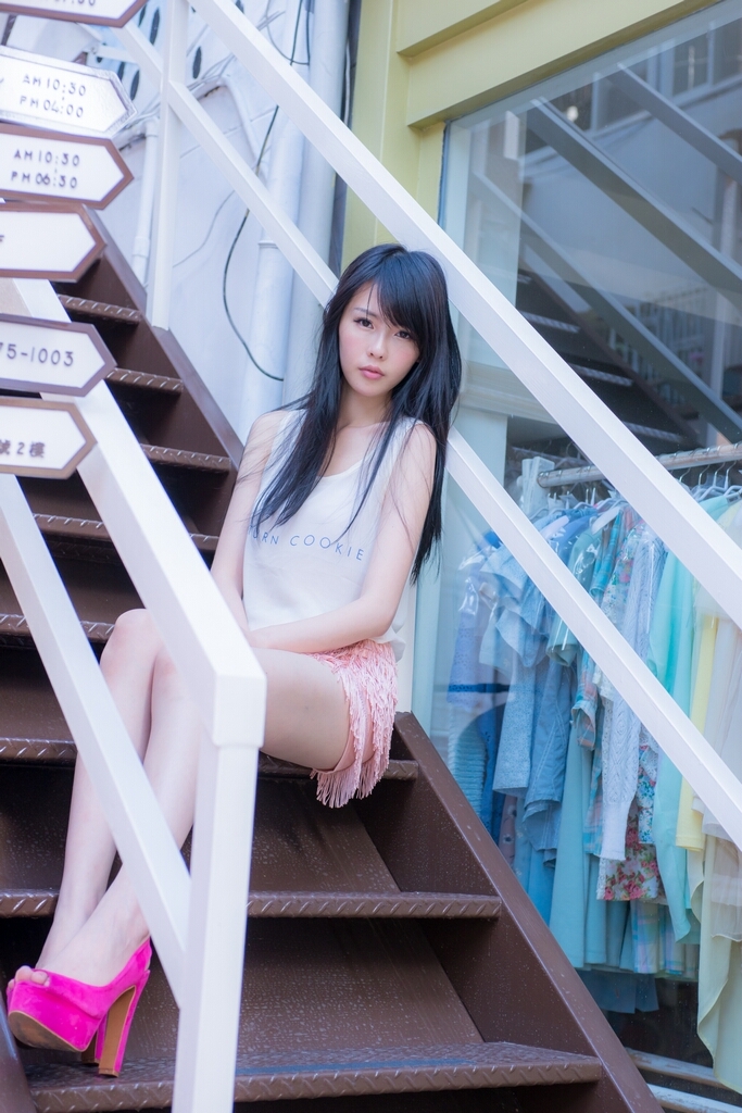 正妹台湾综艺节目助理主持人--蜜儿