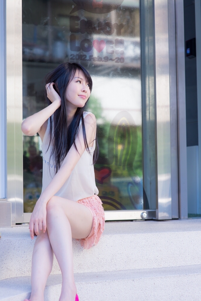 正妹台湾综艺节目助理主持人--蜜儿