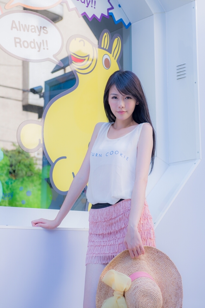 正妹台湾综艺节目助理主持人--蜜儿