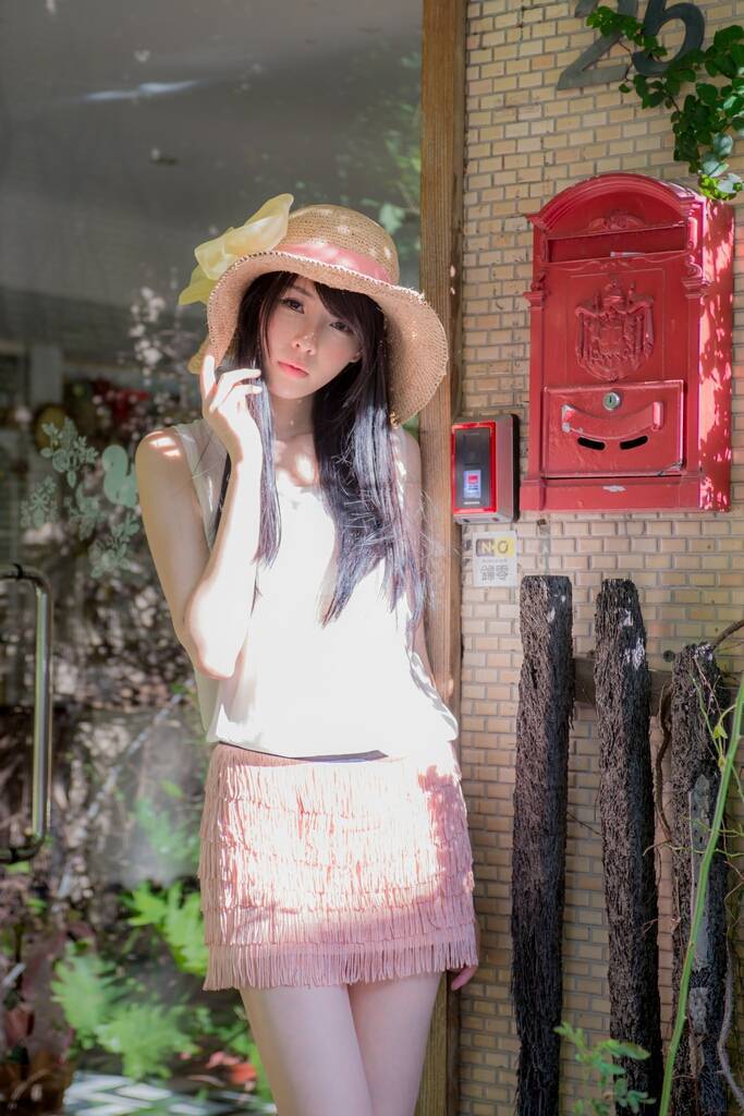 正妹台湾综艺节目助理主持人--蜜儿