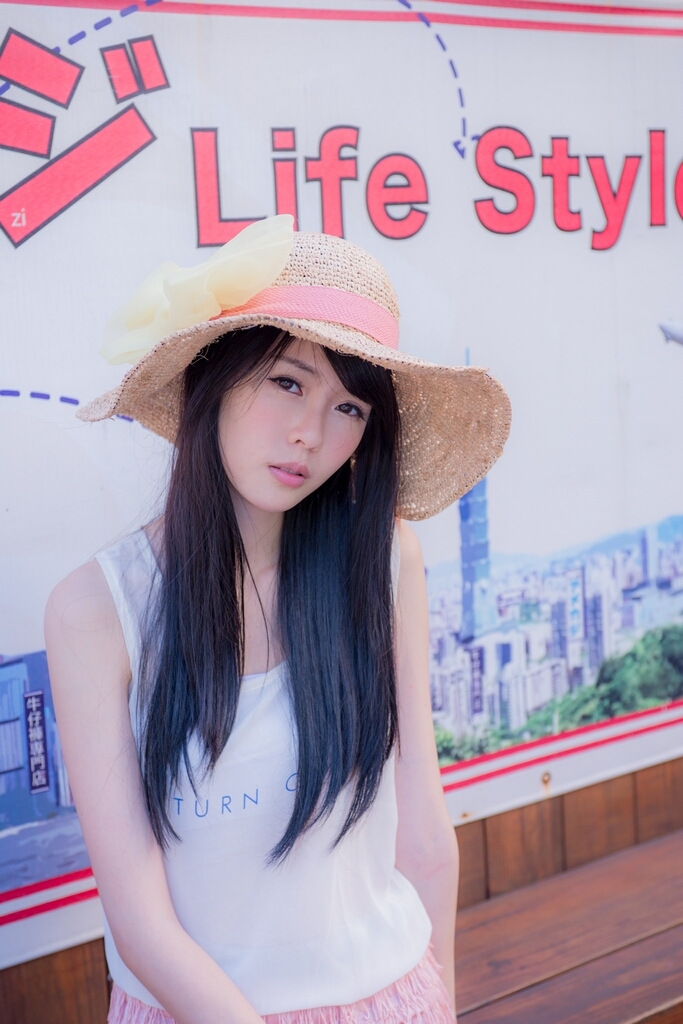 正妹台湾综艺节目助理主持人--蜜儿