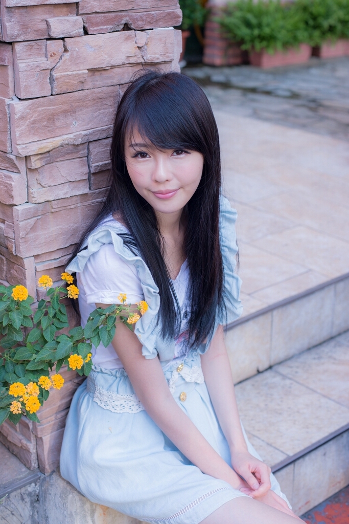 正妹台湾综艺节目助理主持人--蜜儿