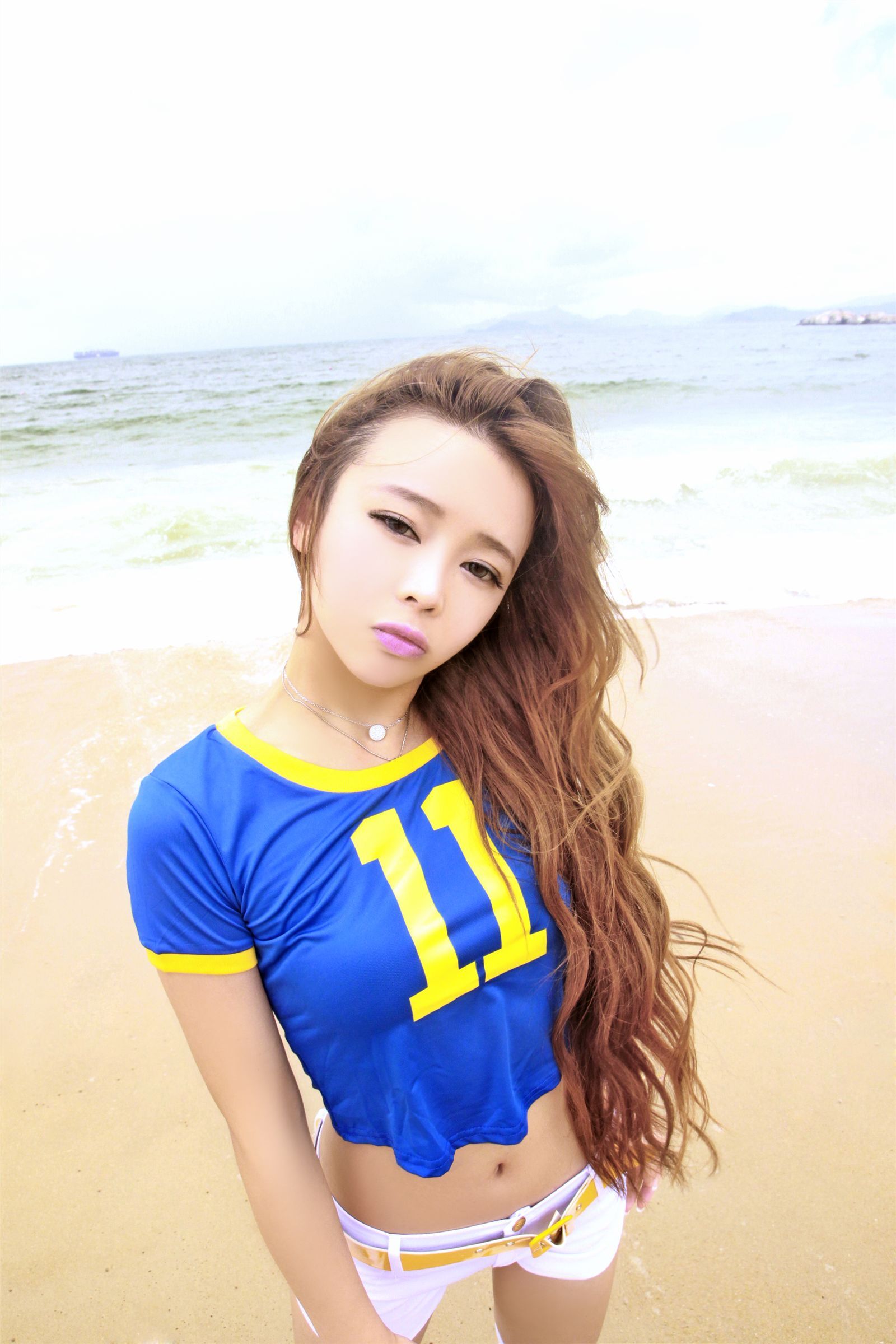 裴紫绮沙滩性感外拍 热辣粉红比尼萌妹合体