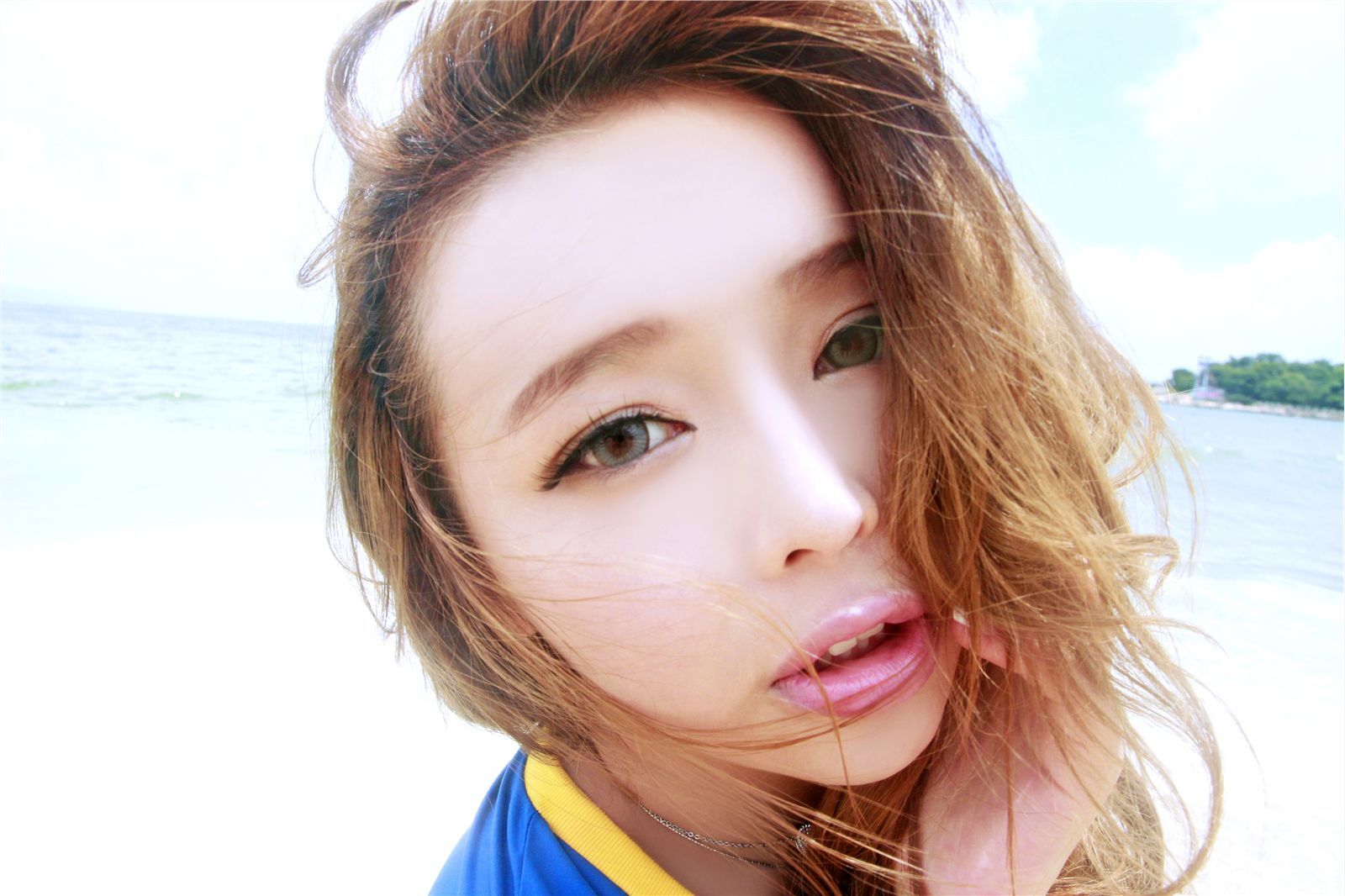 裴紫绮沙滩性感外拍 热辣粉红比尼萌妹合体