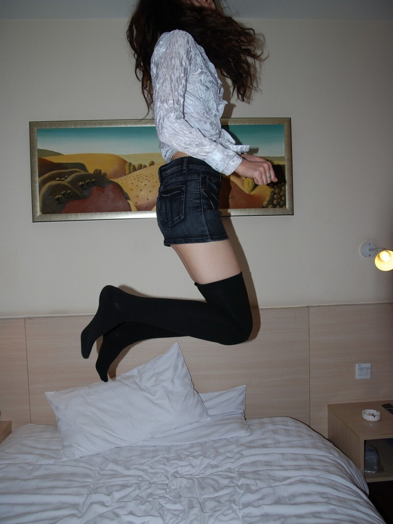 [网络收集] 2013.11.05 骚妹子长腿丝袜诱惑