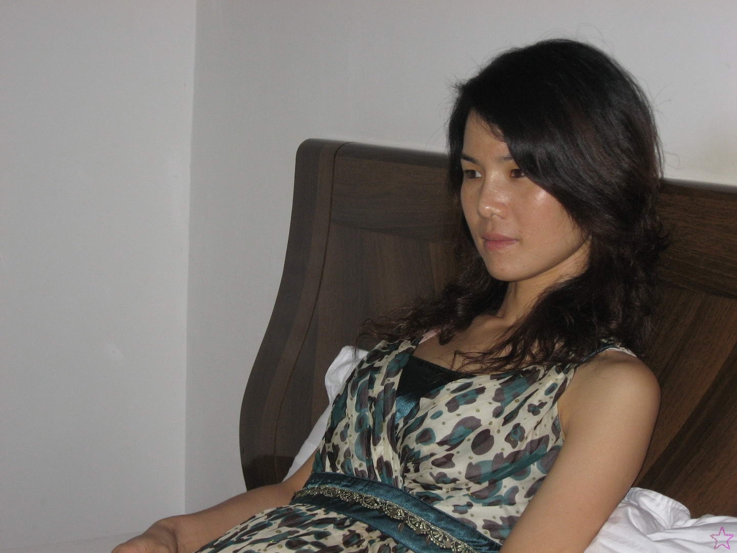 [网络收集] 2013.10.17 国产美腿骚妻居家自拍照