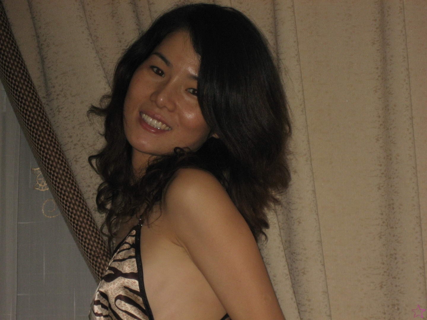 [网络收集] 2013.10.17 国产美腿骚妻居家自拍照