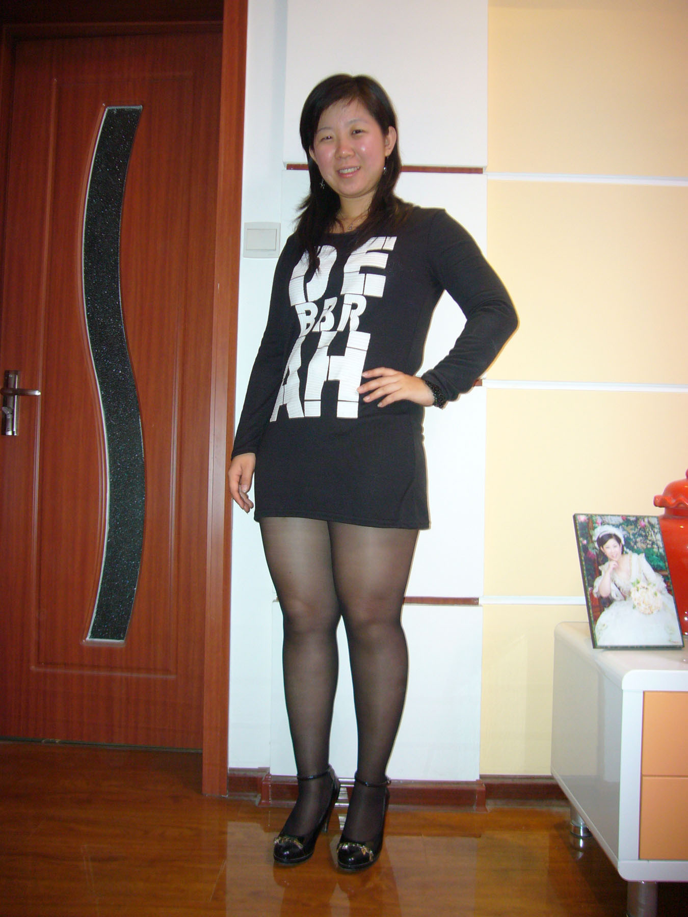 [网络收集] 2013.11.19 新婚小少妇秀丝腿