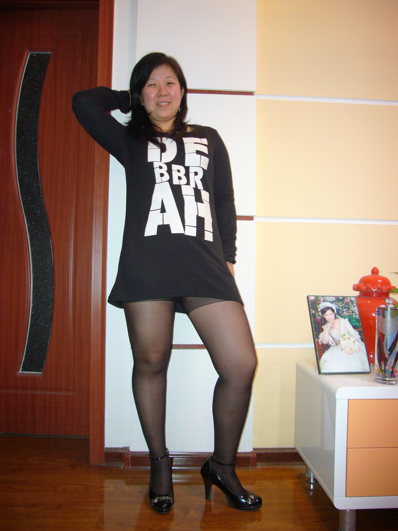 [网络收集] 2013.11.19 新婚小少妇秀丝腿