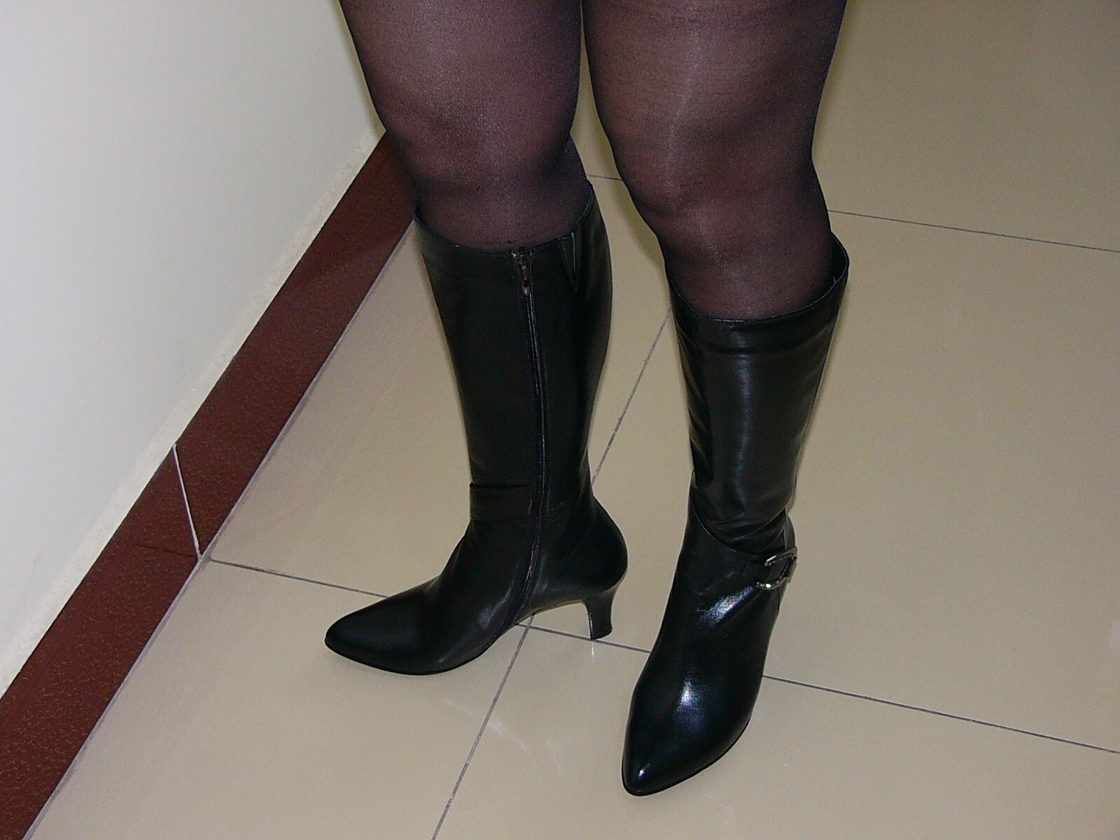 [网络收集] 2013.09.18 一个居家的黑丝少妇自拍