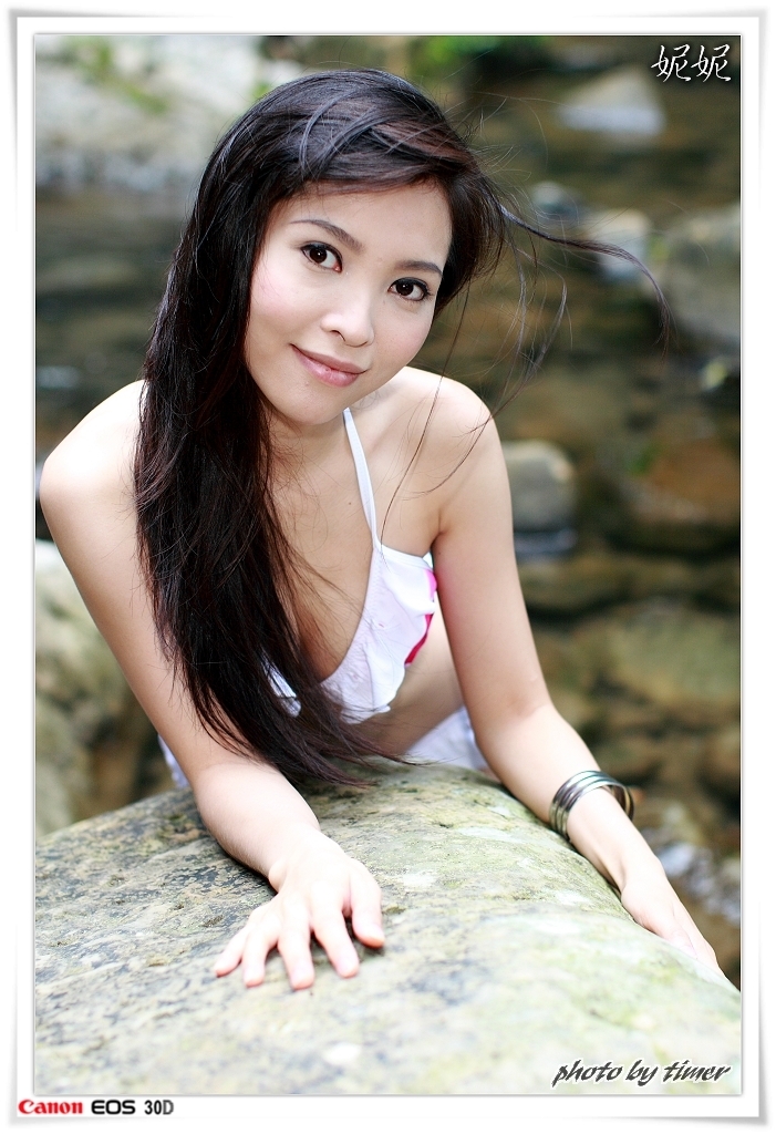 台湾妹子 妮妮-聖人瀑布外拍