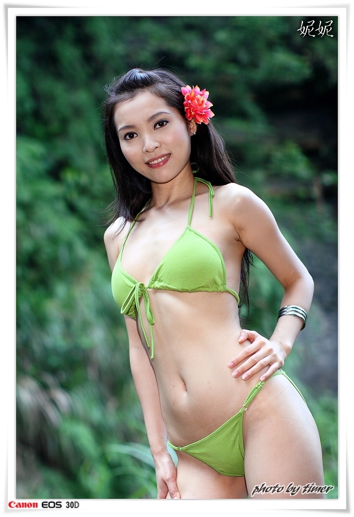 台湾妹子 妮妮-聖人瀑布外拍