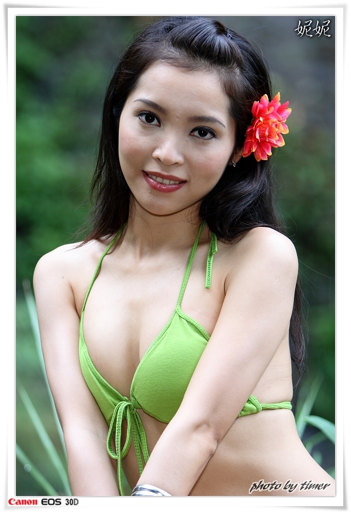 台湾妹子 妮妮-聖人瀑布外拍