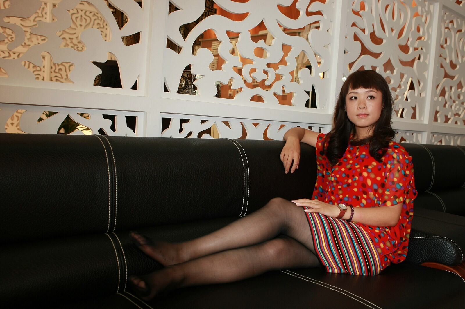 [网络收集] 红衣黑丝甜美微笑 遇到这样的售楼小姐谁都忍不住买房