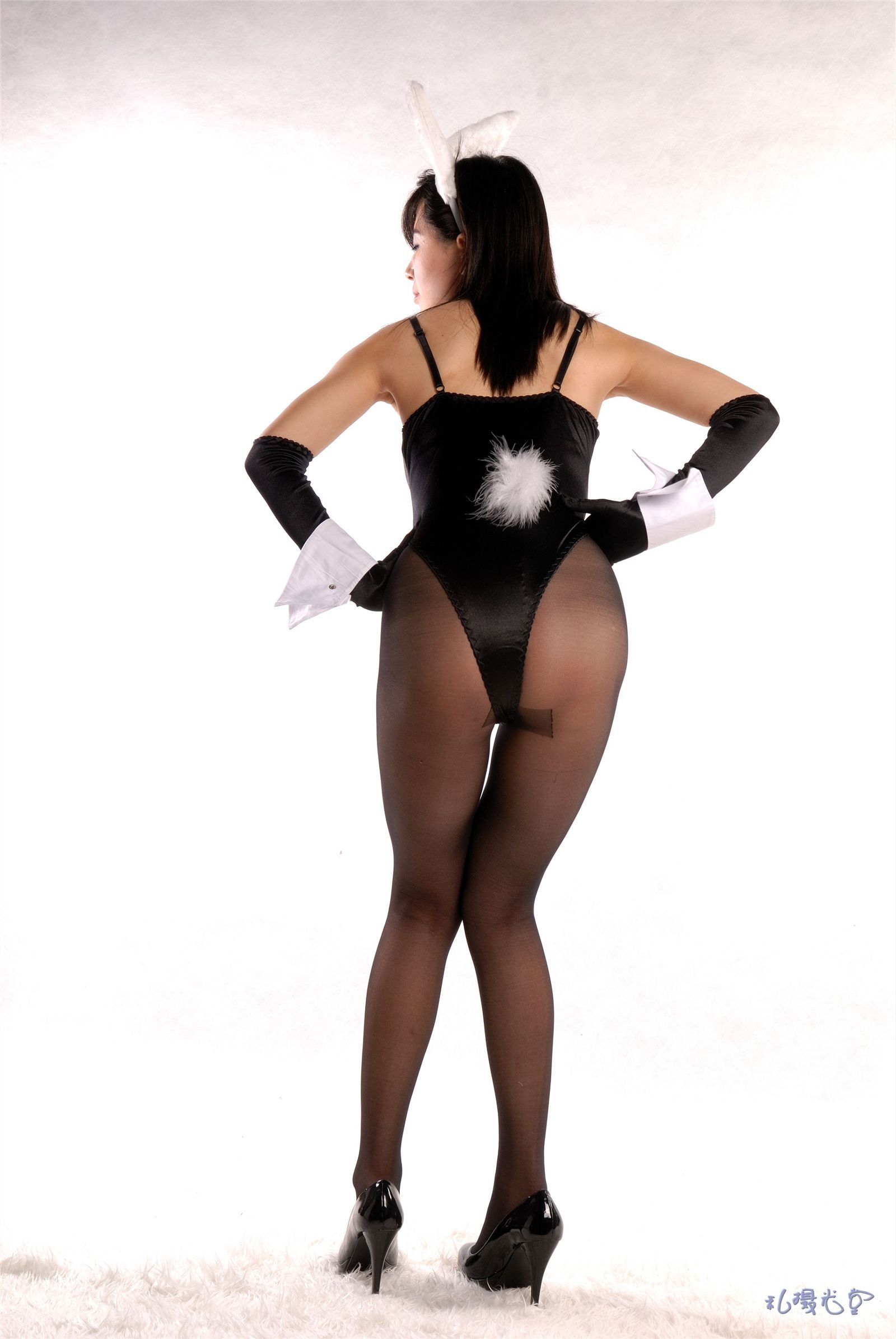 [网络收集] 2013.12.09 黑色调的女人——天虹