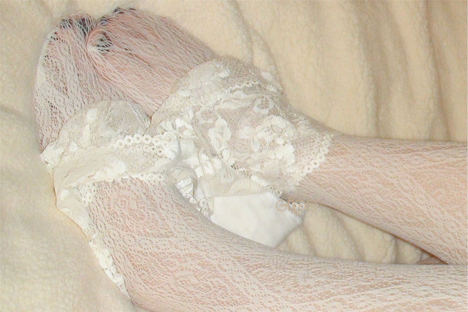 [网络收集] 2013.11.14 少妇另类绣花白色裤袜脚特写