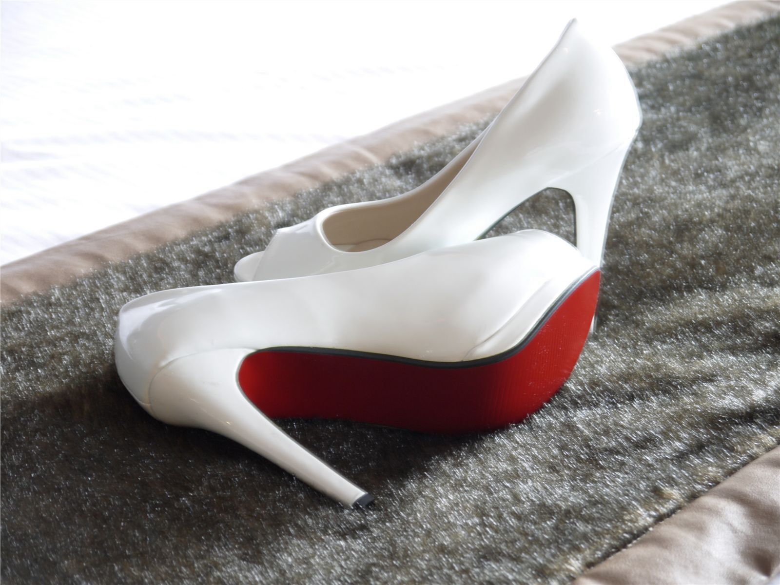 [网络收集] 2013.09.17 性感美女小芸的美腿1 （肉丝诱惑）