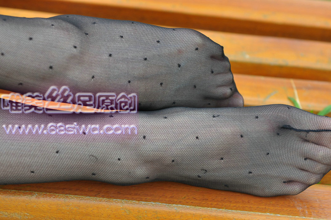 唯美丝11010期静静 国产丝足美腿图片