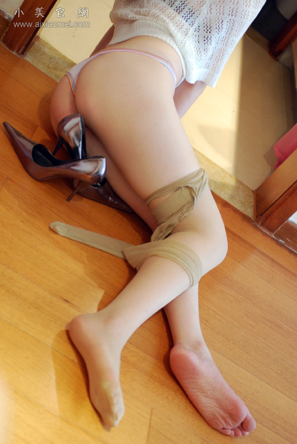 尖尖的银色高跟鞋 小美VIP图集