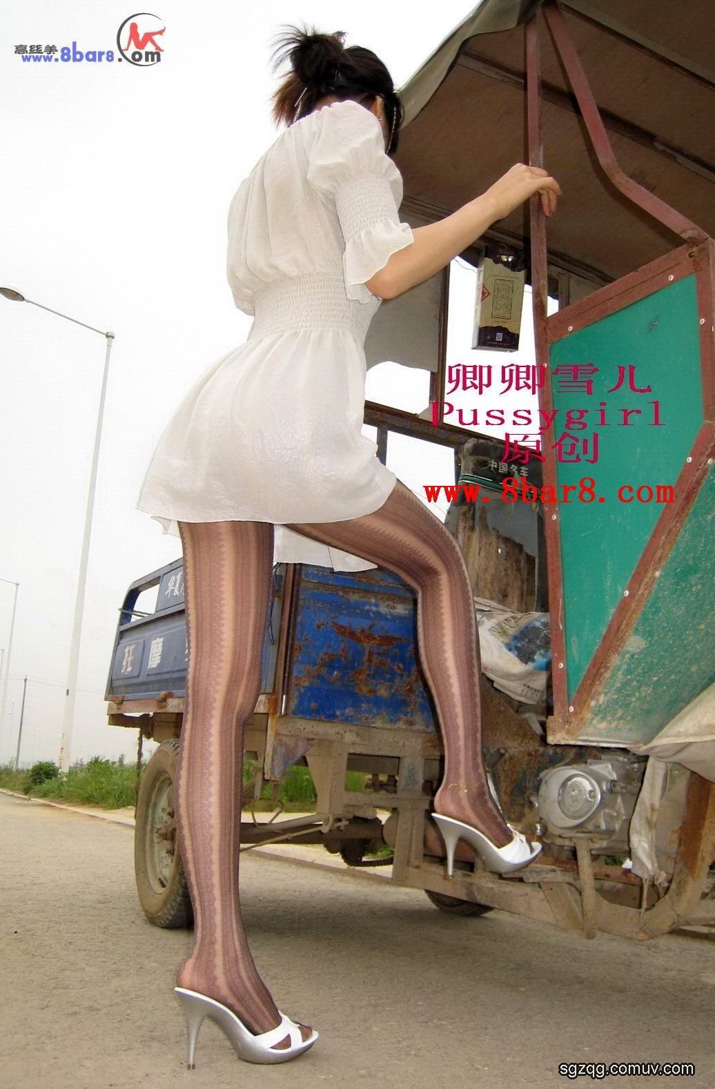 郊区花格黑丝3 [卿卿雪ㄦ]丝袜美女套图