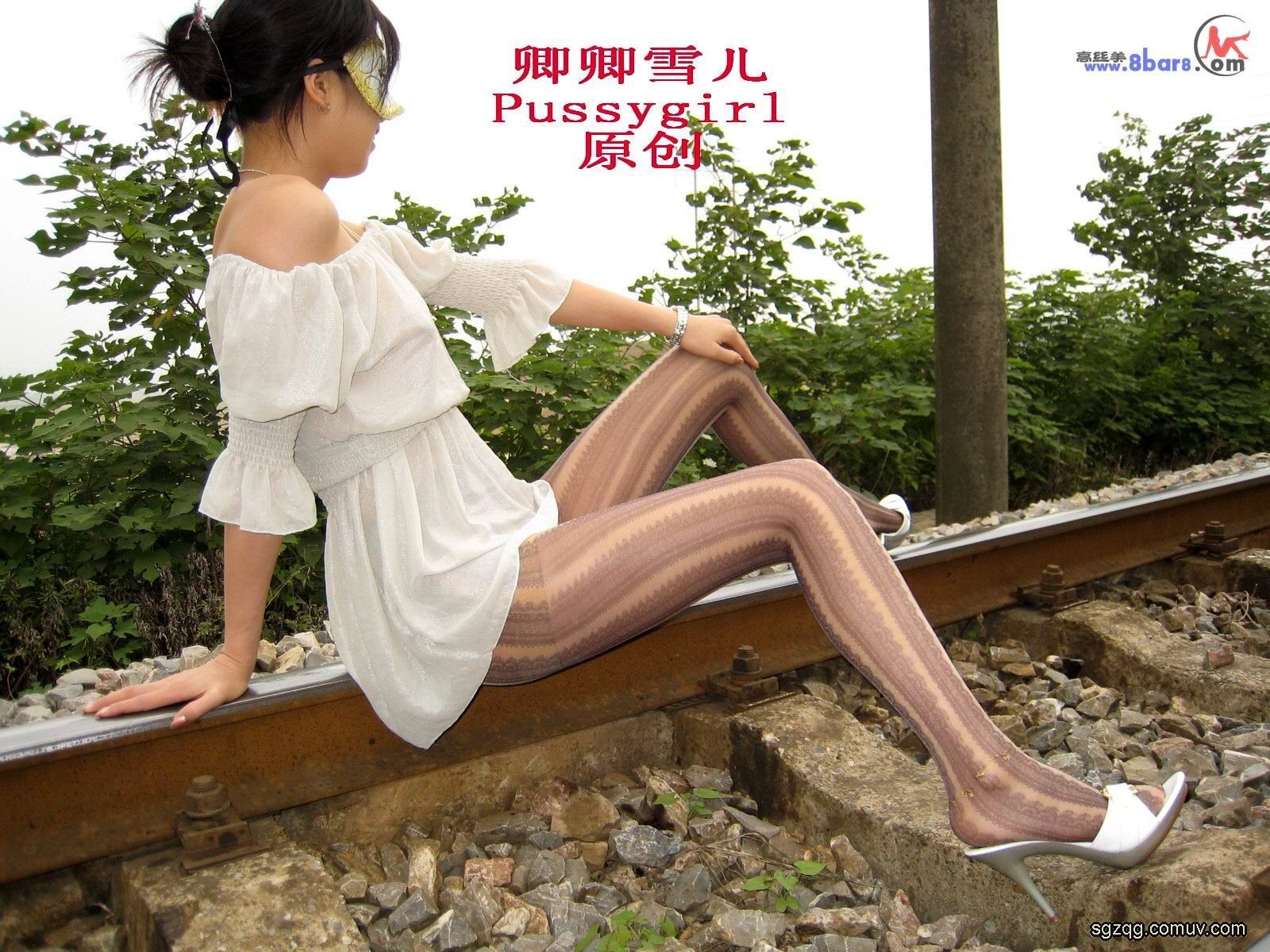 郊区花格黑丝3 [卿卿雪ㄦ]丝袜美女套图