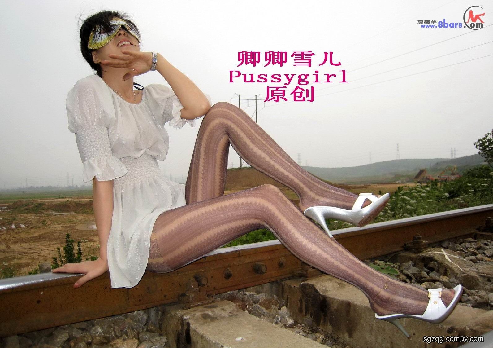 郊区花格黑丝3 [卿卿雪ㄦ]丝袜美女套图