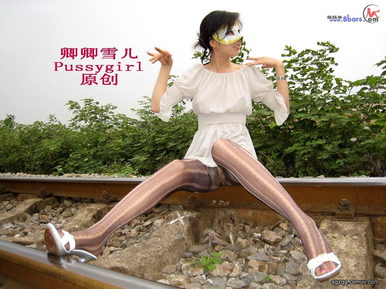 郊区花格黑丝3 [卿卿雪ㄦ]丝袜美女套图