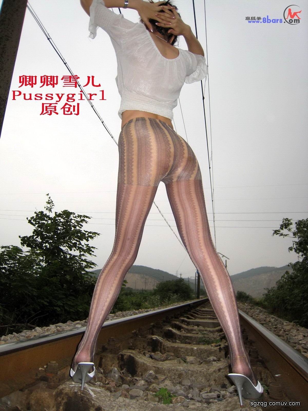 郊区花格黑丝3 [卿卿雪ㄦ]丝袜美女套图