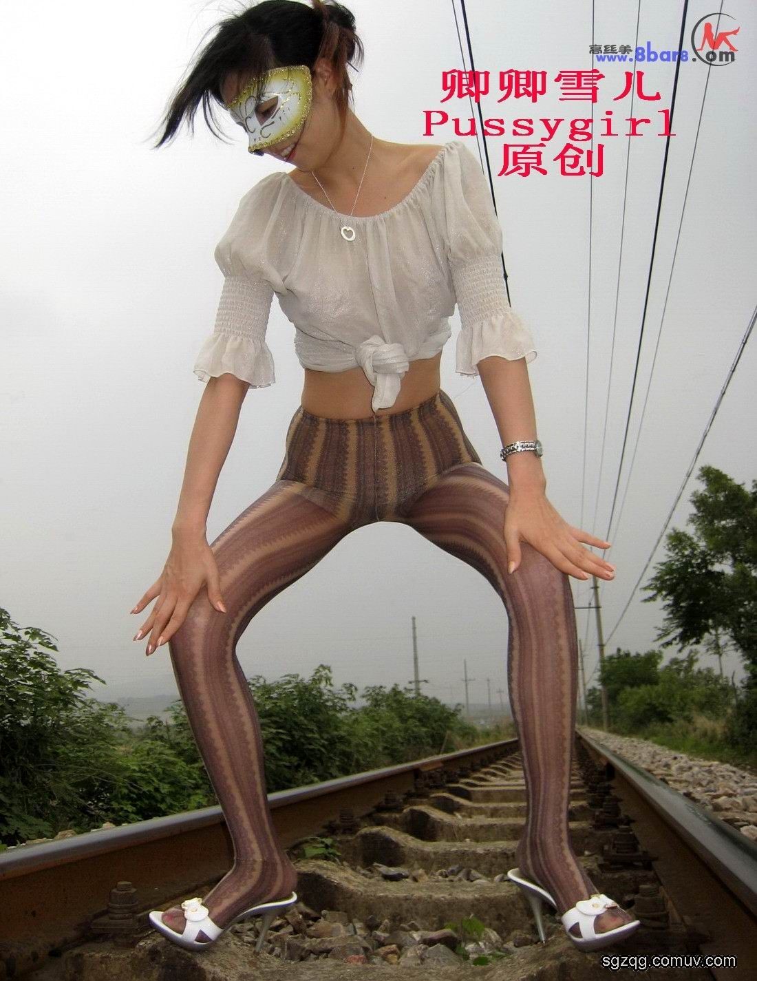 郊区花格黑丝3 [卿卿雪ㄦ]丝袜美女套图