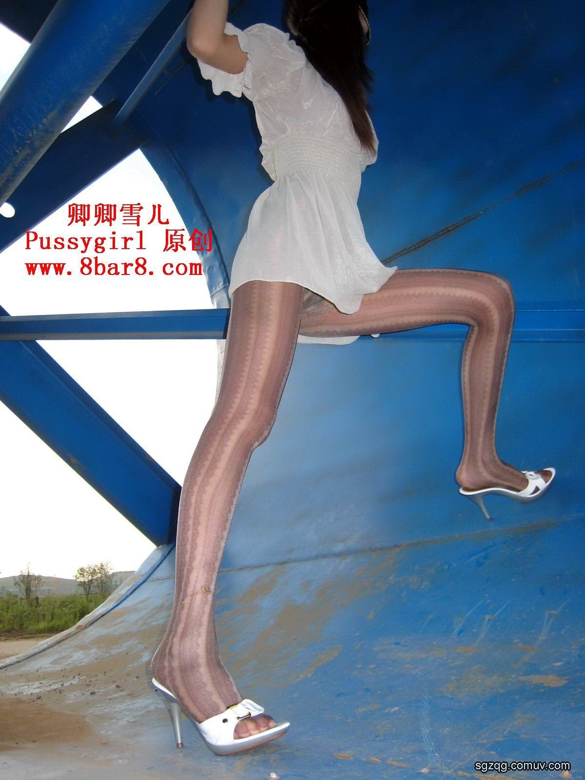 郊区花格黑丝3 [卿卿雪ㄦ]丝袜美女套图