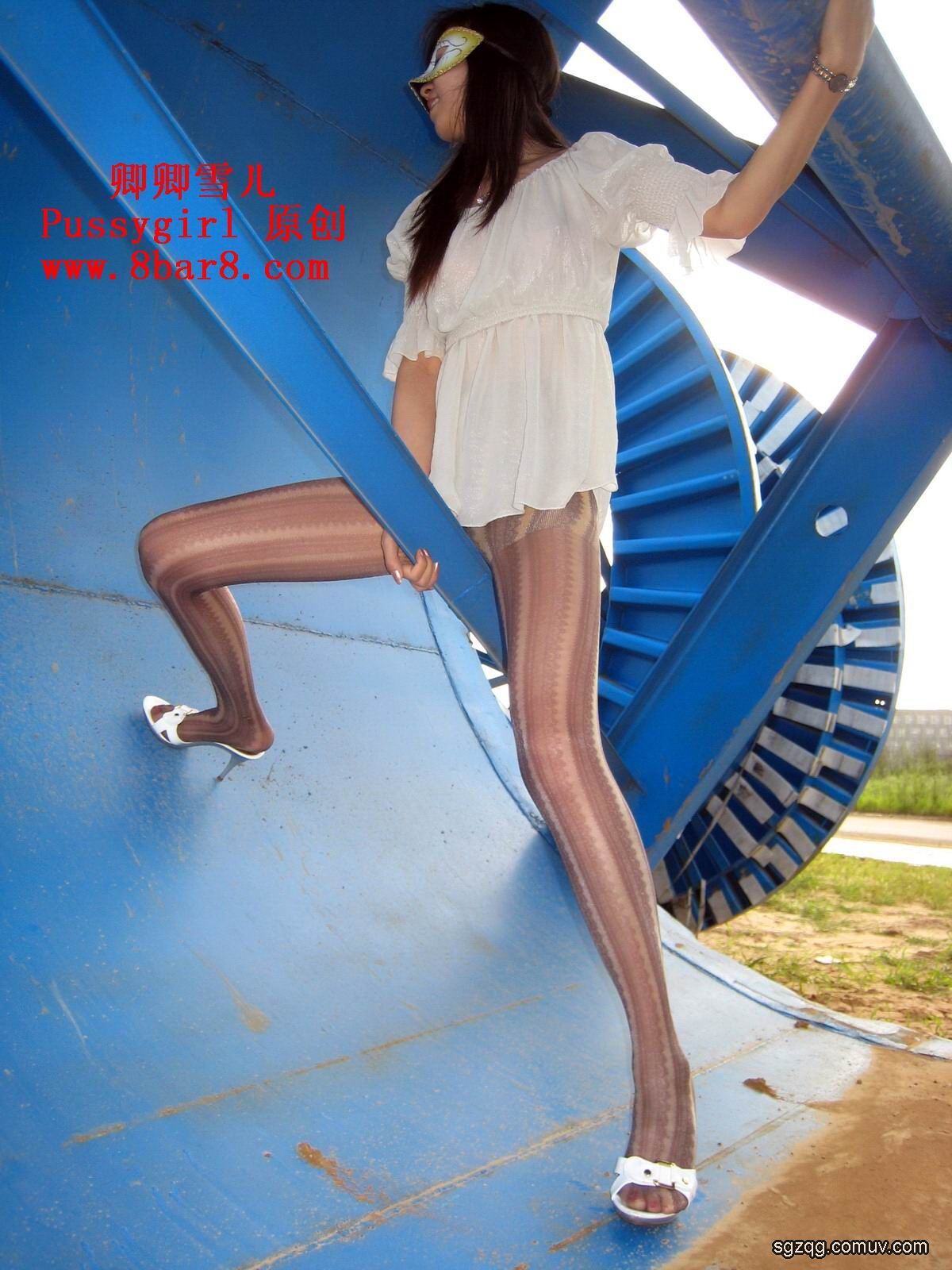 郊区花格黑丝3 [卿卿雪ㄦ]丝袜美女套图