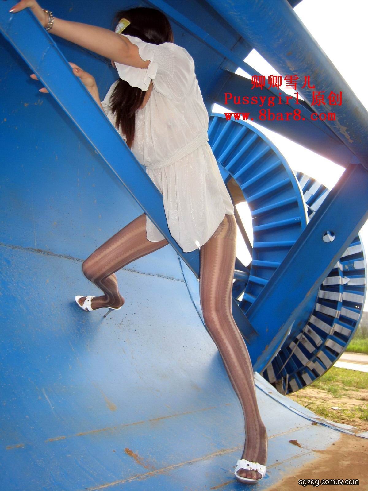 郊区花格黑丝3 [卿卿雪ㄦ]丝袜美女套图