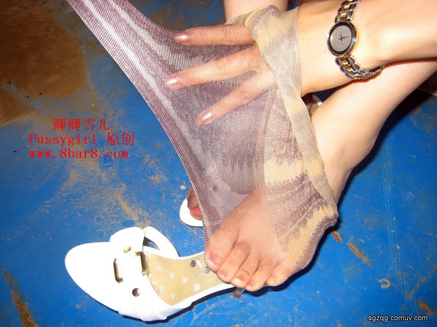 郊区花格黑丝3 [卿卿雪ㄦ]丝袜美女套图