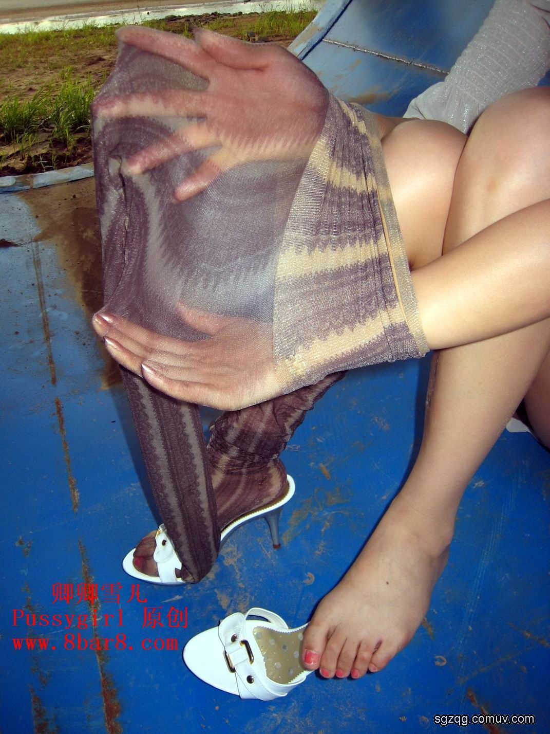 郊区花格黑丝3 [卿卿雪ㄦ]丝袜美女套图