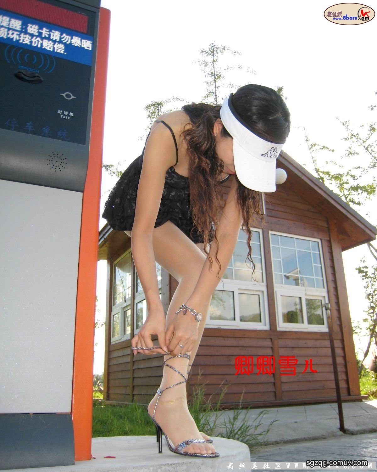 丝袜美女游园 [卿卿雪儿]套图