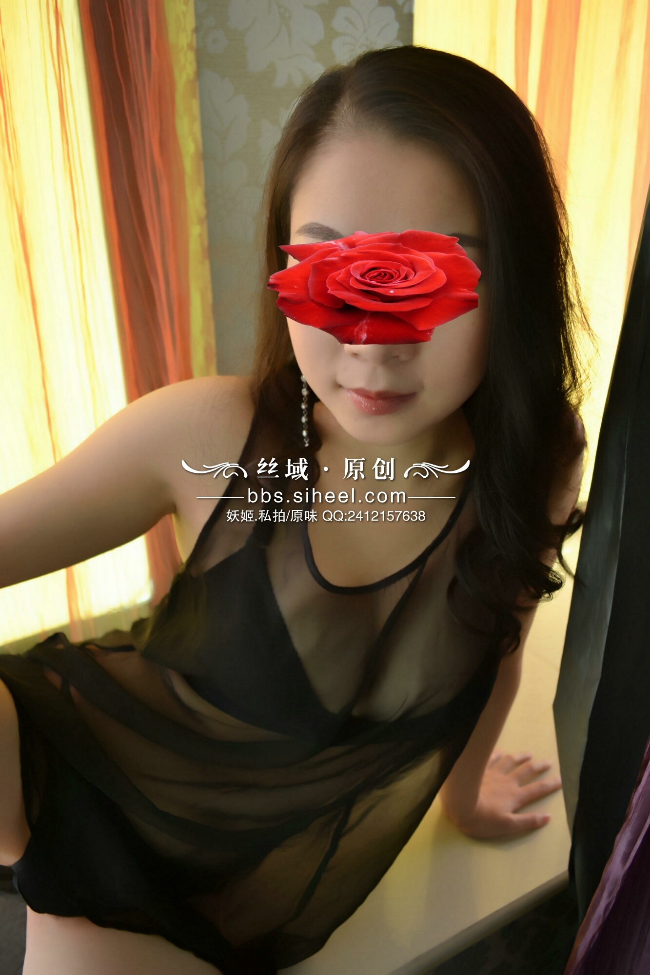 [原味妖姬] 2012年 黑色薄纱+性感美腿 不露脸丝袜诱惑美女图片