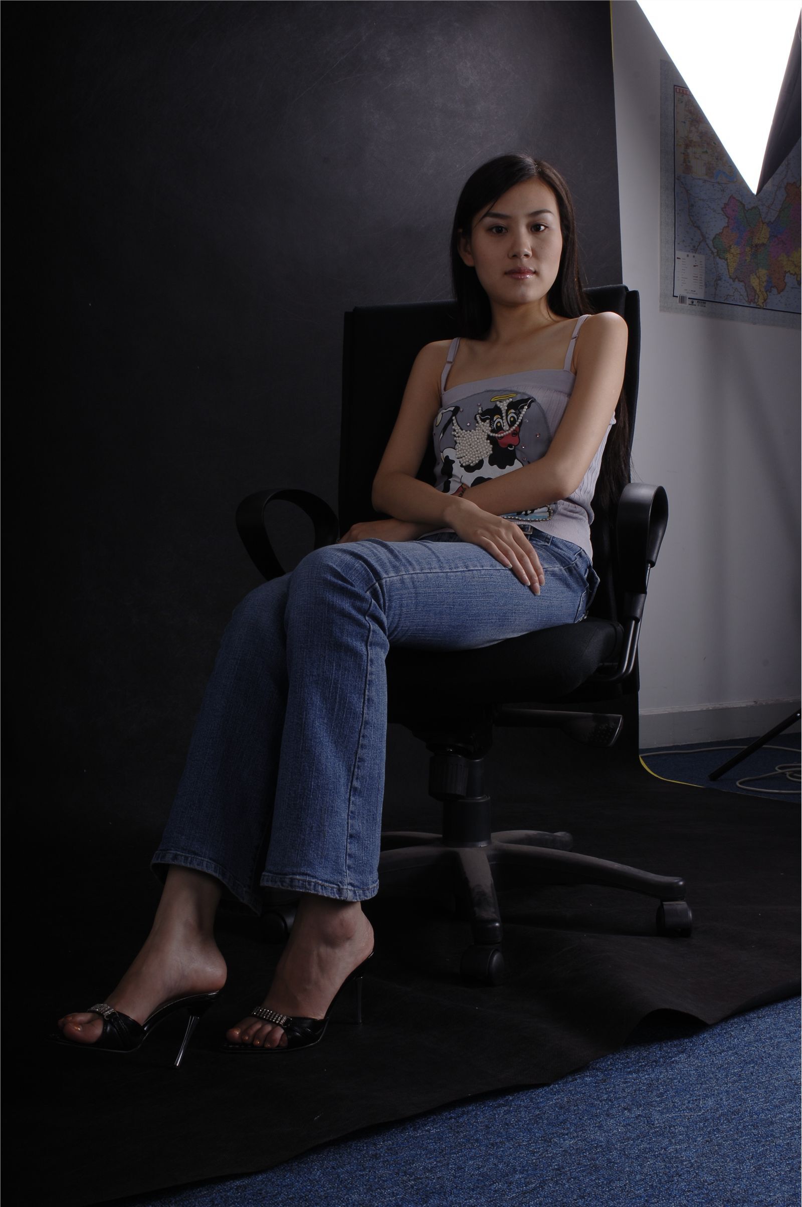 中高艺MICALL原版裸足407M 国产美女丝袜写真套图