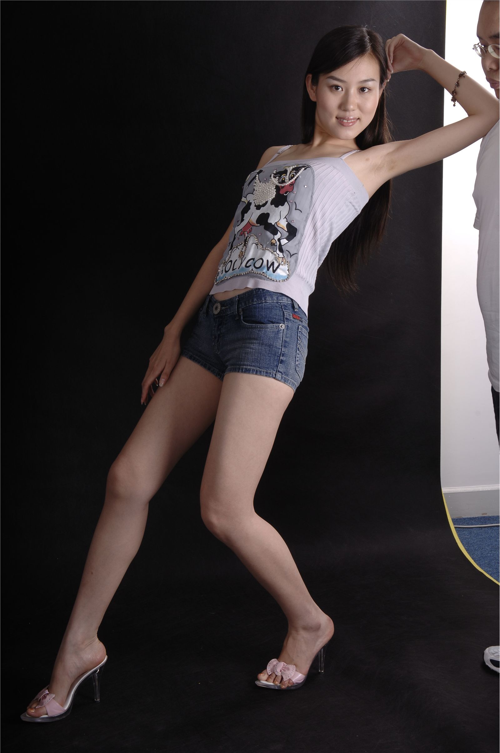 中高艺MICALL原版裸足407M 国产美女丝袜写真套图