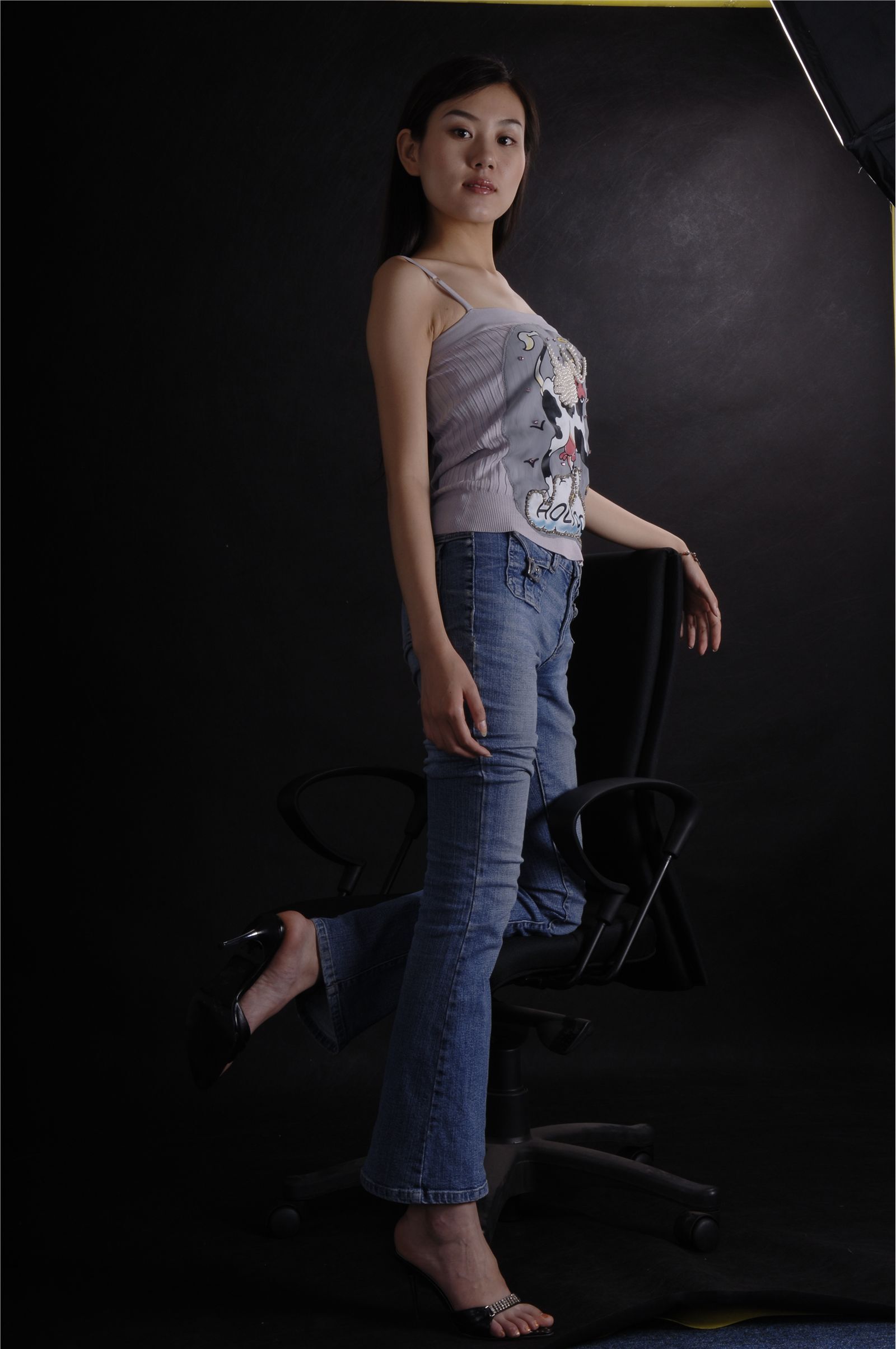 中高艺MICALL原版裸足407M 国产美女丝袜写真套图