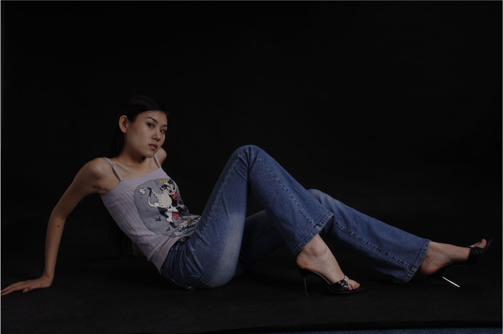 中高艺MICALL原版裸足407M 国产美女丝袜写真套图