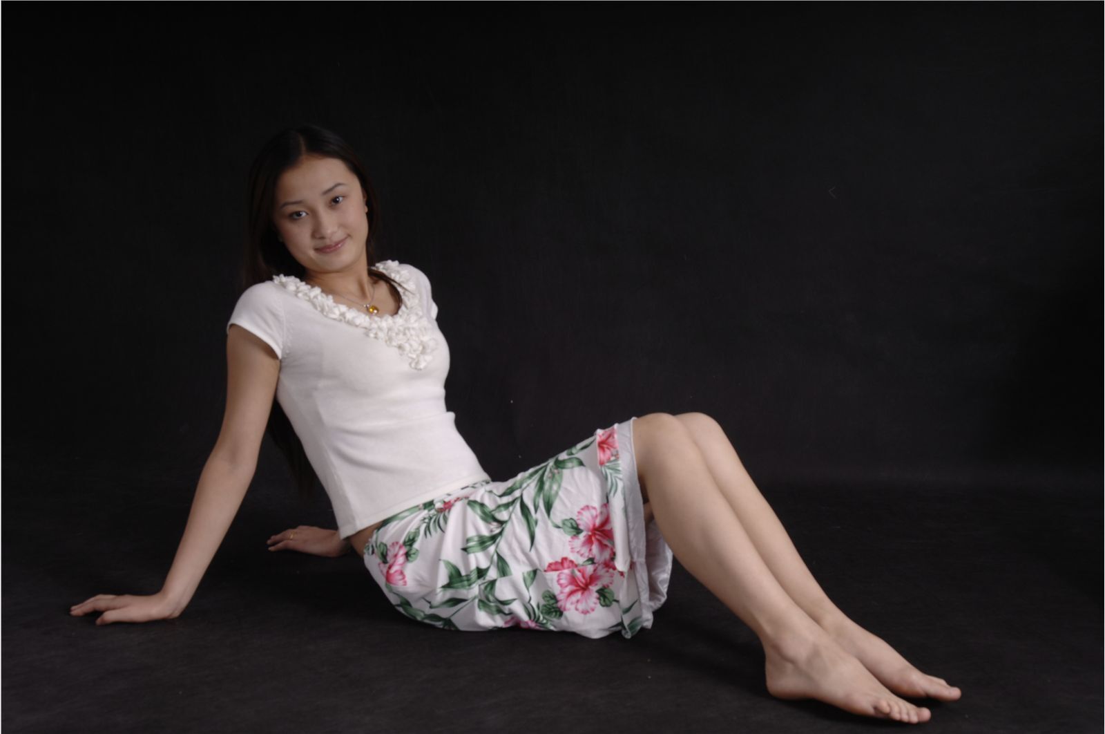 中高艺MICALL原版裸足407M 国产美女丝袜写真套图