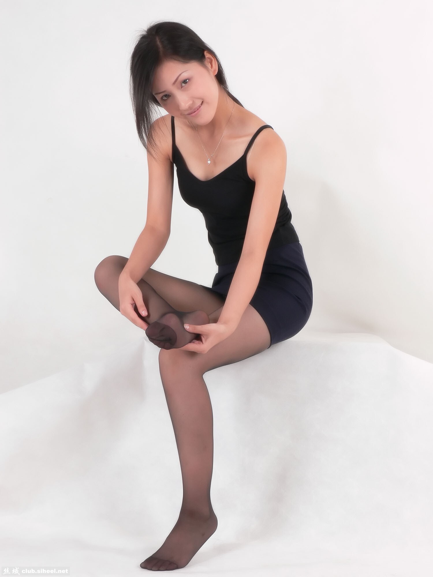 中高艺丽娜 笑魇如花穿黑丝全过程