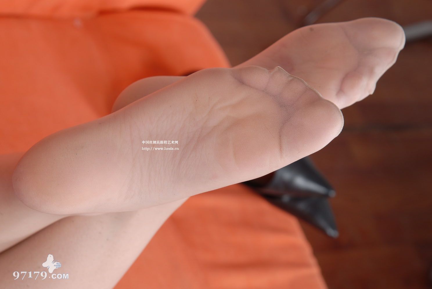 中高艺丝女丝足