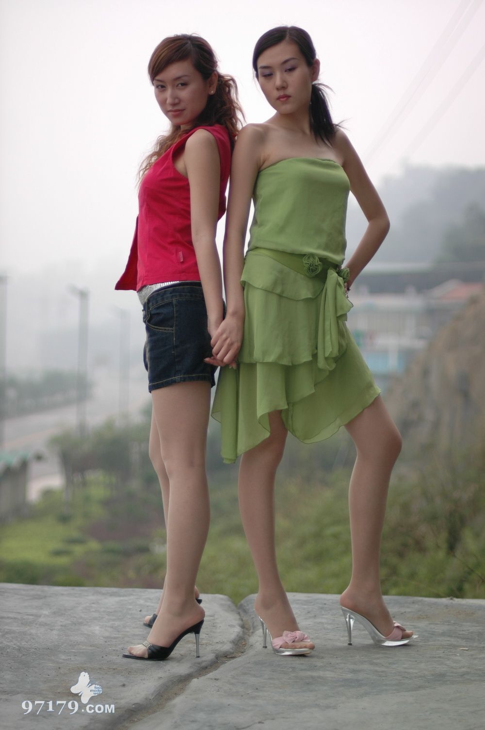 中高艺 薇薇与Michelle2 中国丝袜美腿性感模特