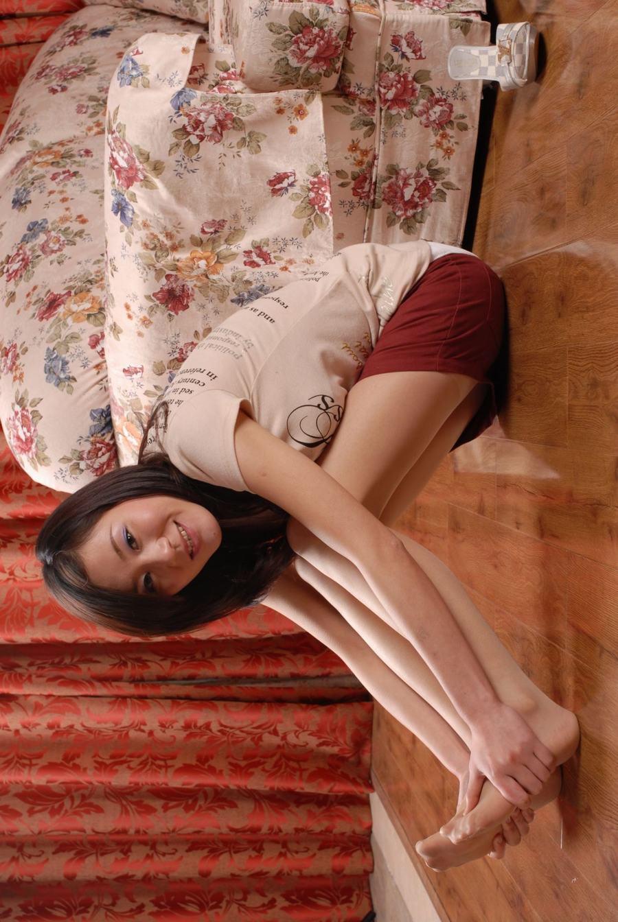 张蓉蓉休闲装丝袜高跟美女 [中高艺]高清大图