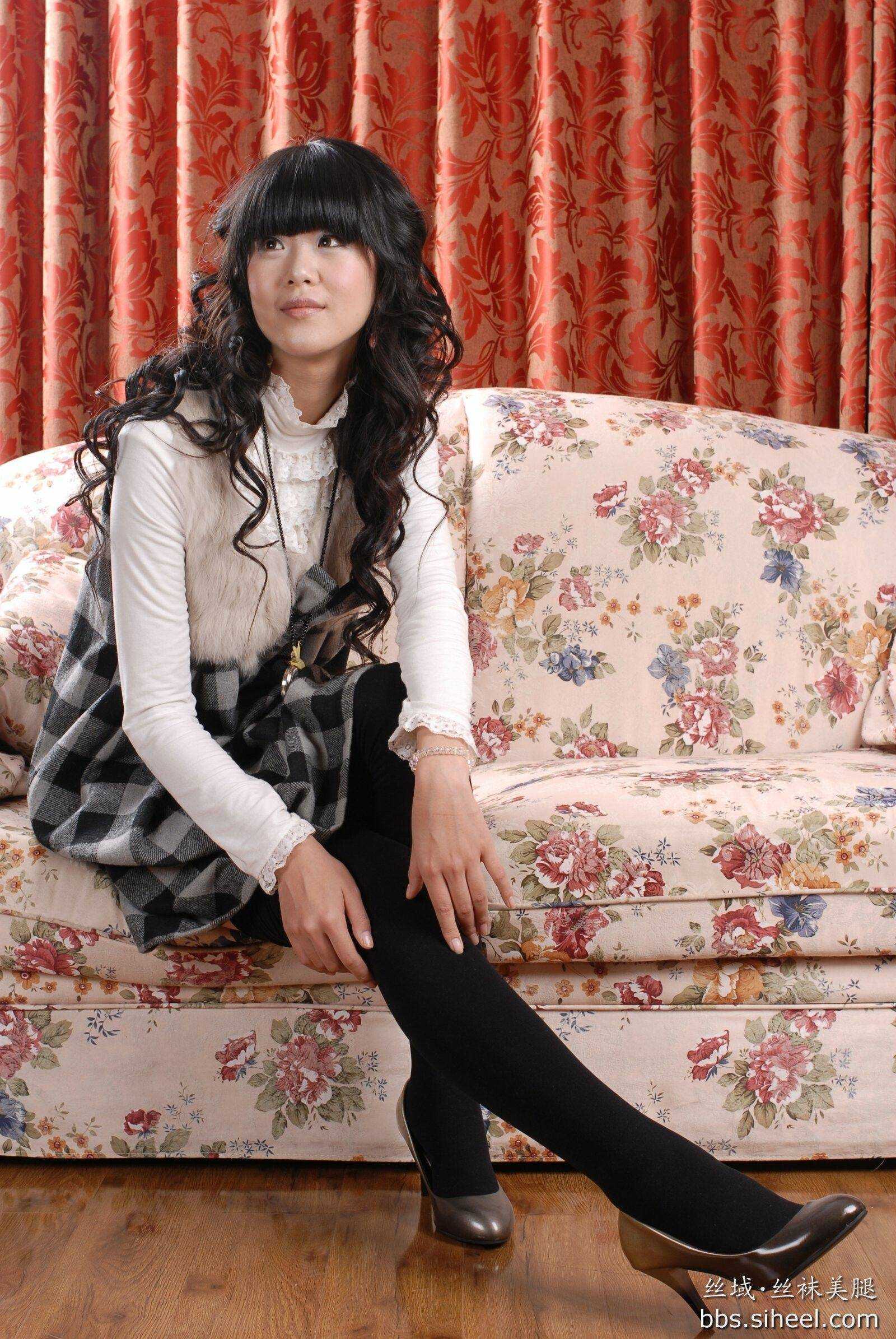于倩丝高清袜高跟套图  中高艺丝袜美腿模特