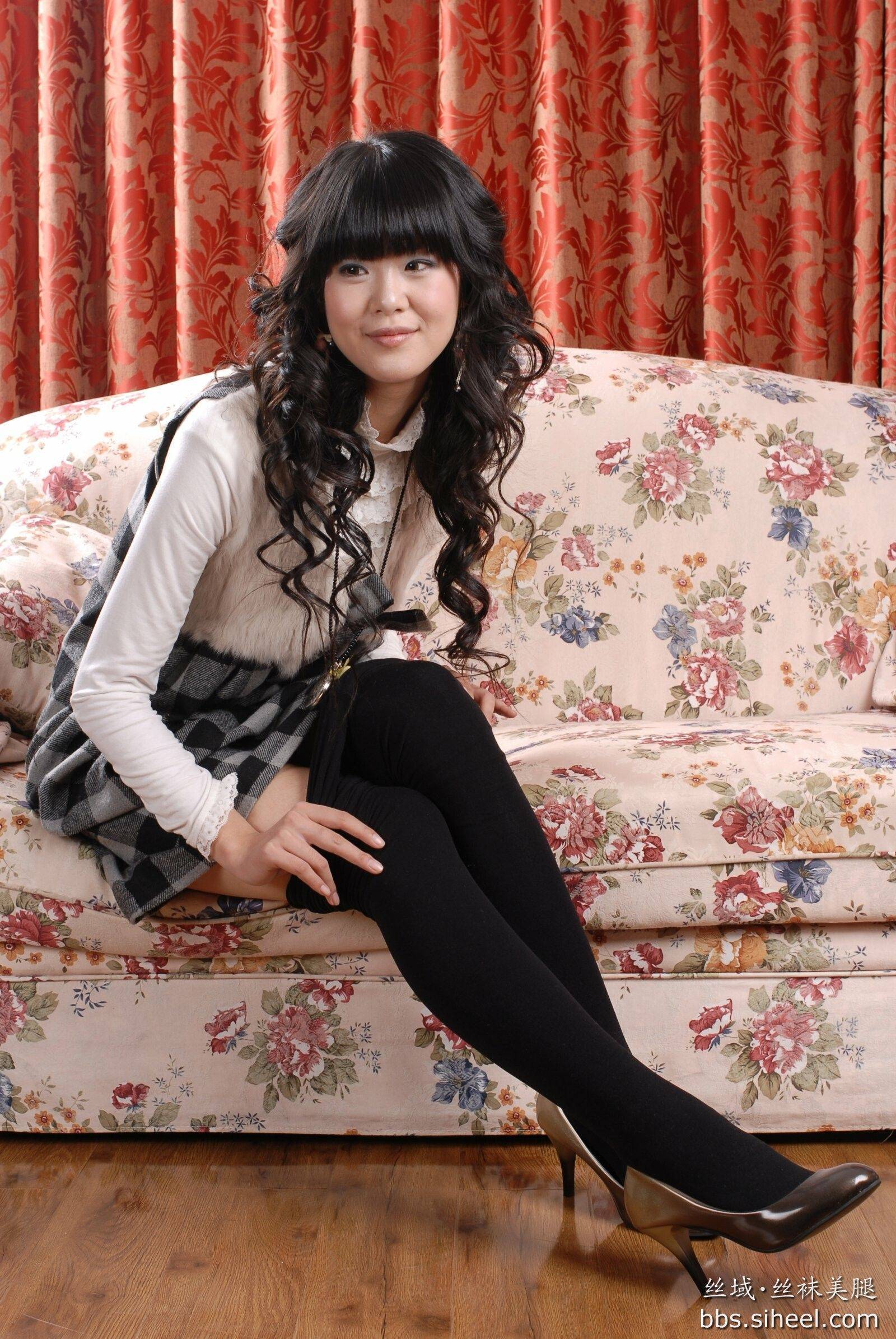 于倩丝高清袜高跟套图  中高艺丝袜美腿模特