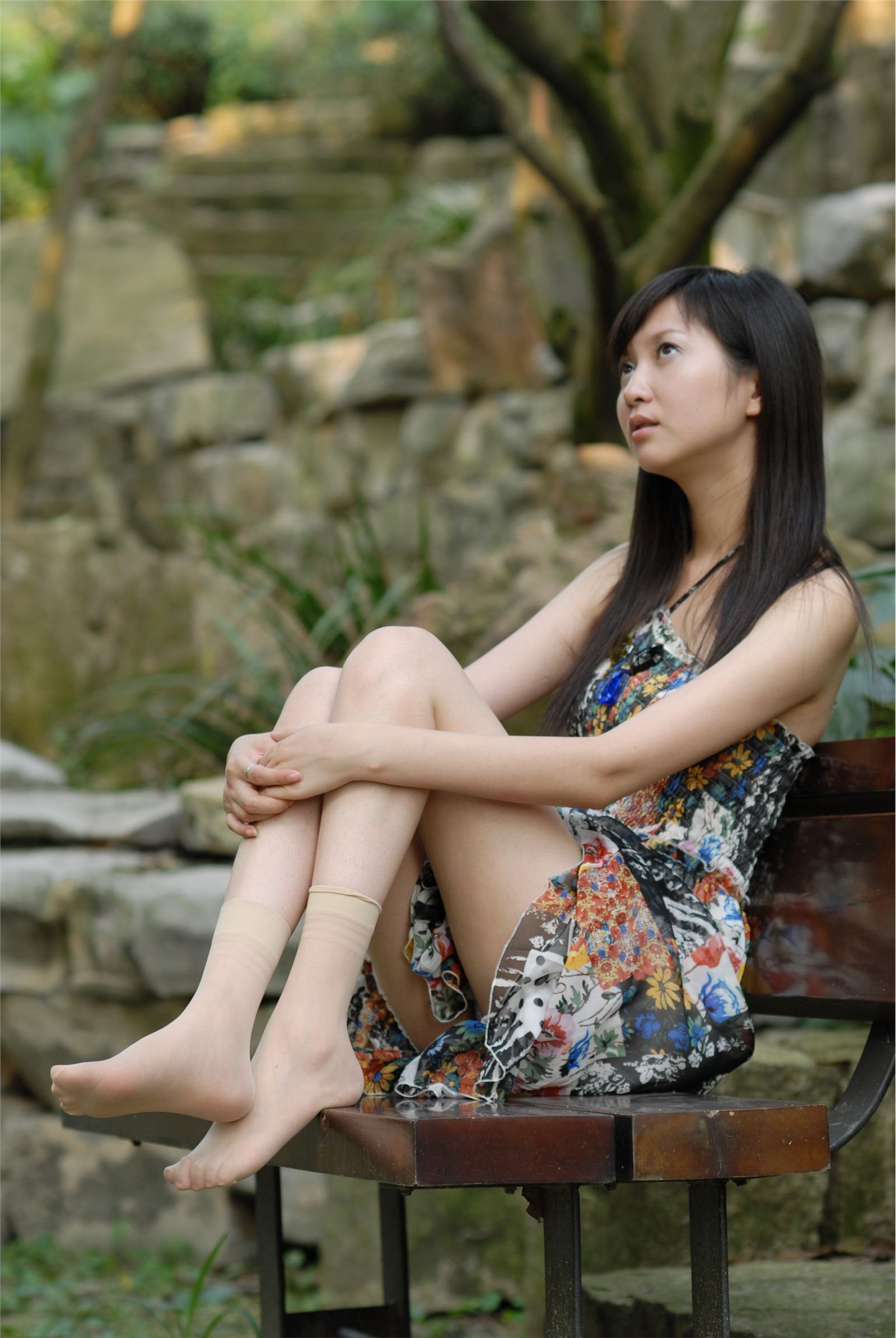 中高艺 Nessy外景丝袜高跟 国产模特美女图片