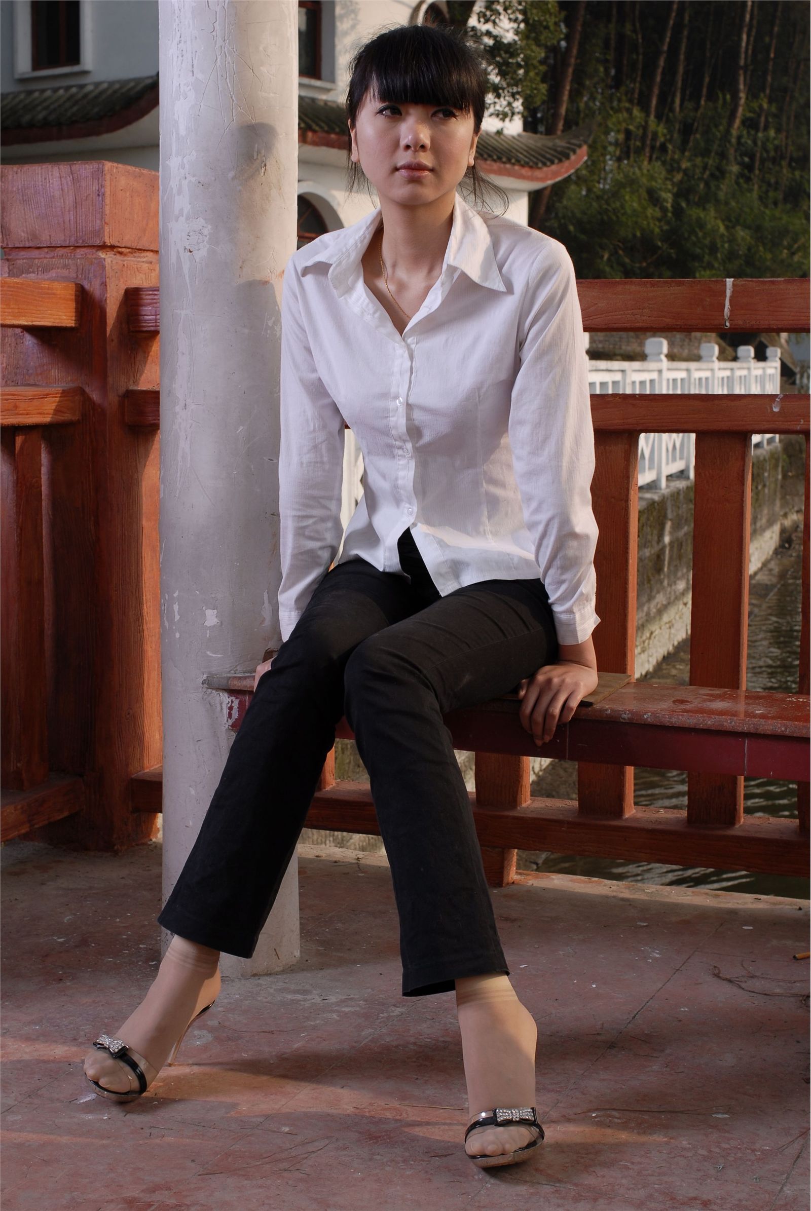 Auly外景丝袜高跟 中高艺