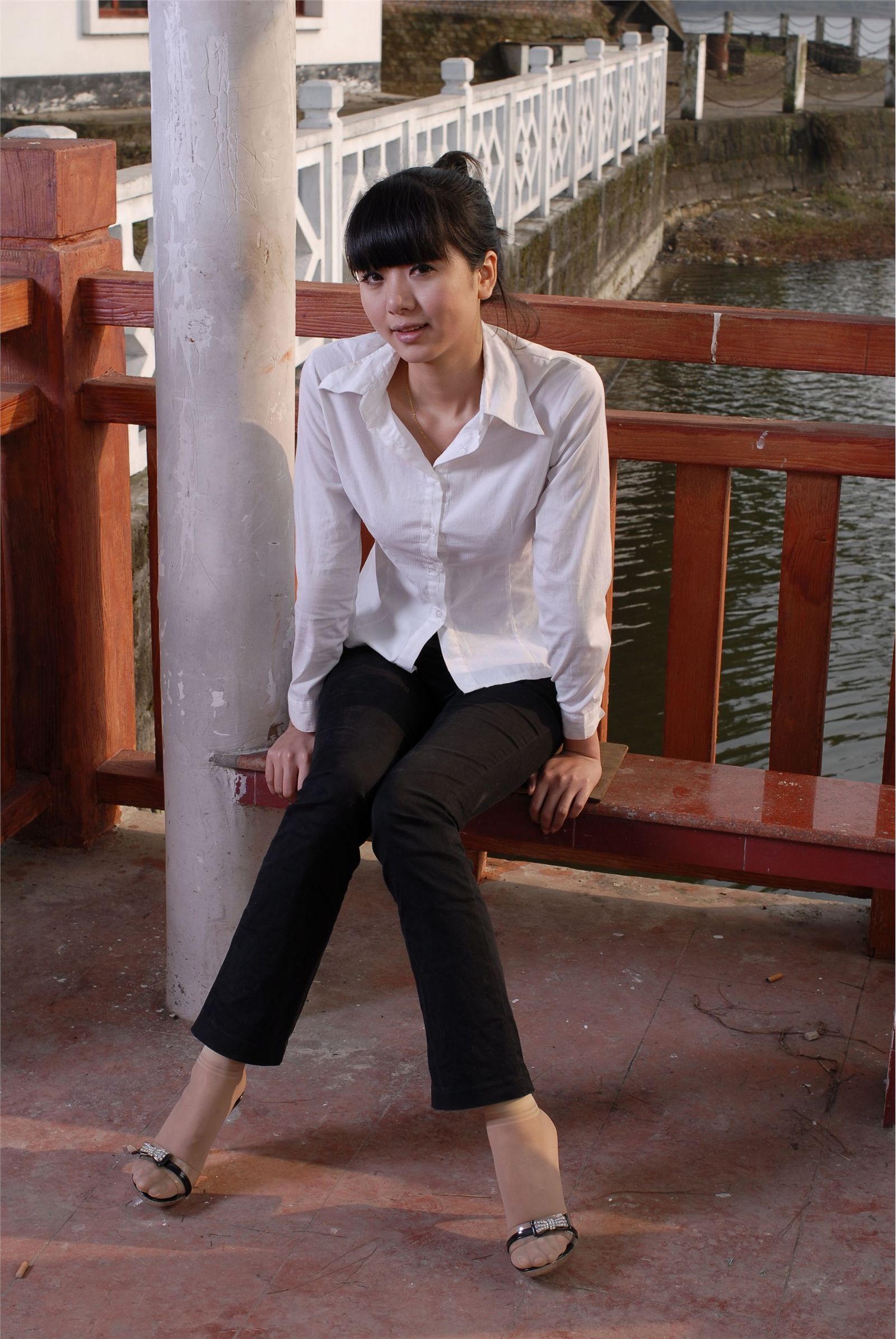 Auly外景丝袜高跟 中高艺